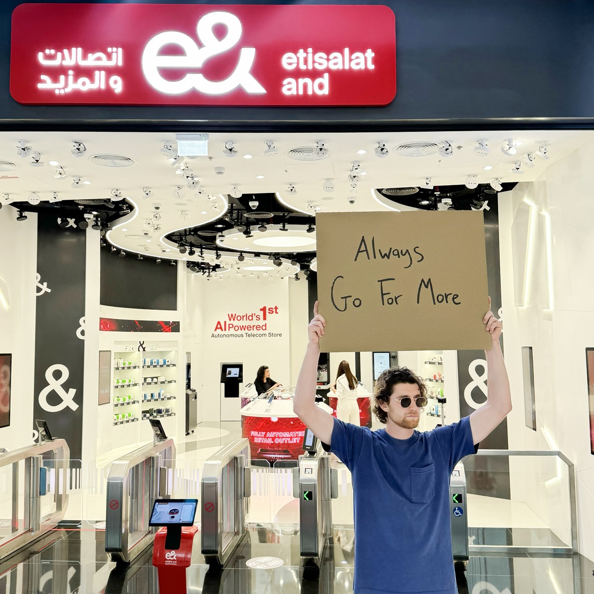 e& collaborates with ‘Dude with Sign’ on his latest quest from NYC to DXB to ‘Go for More’