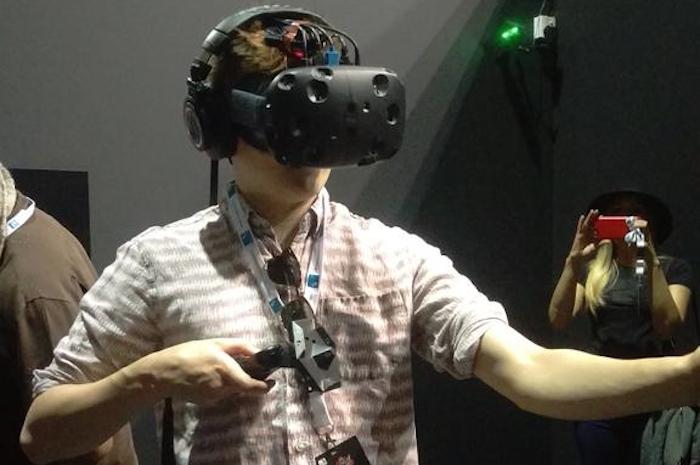 Game of Thrones star Jack Gleeson tries the HTC Vive in the Middle East